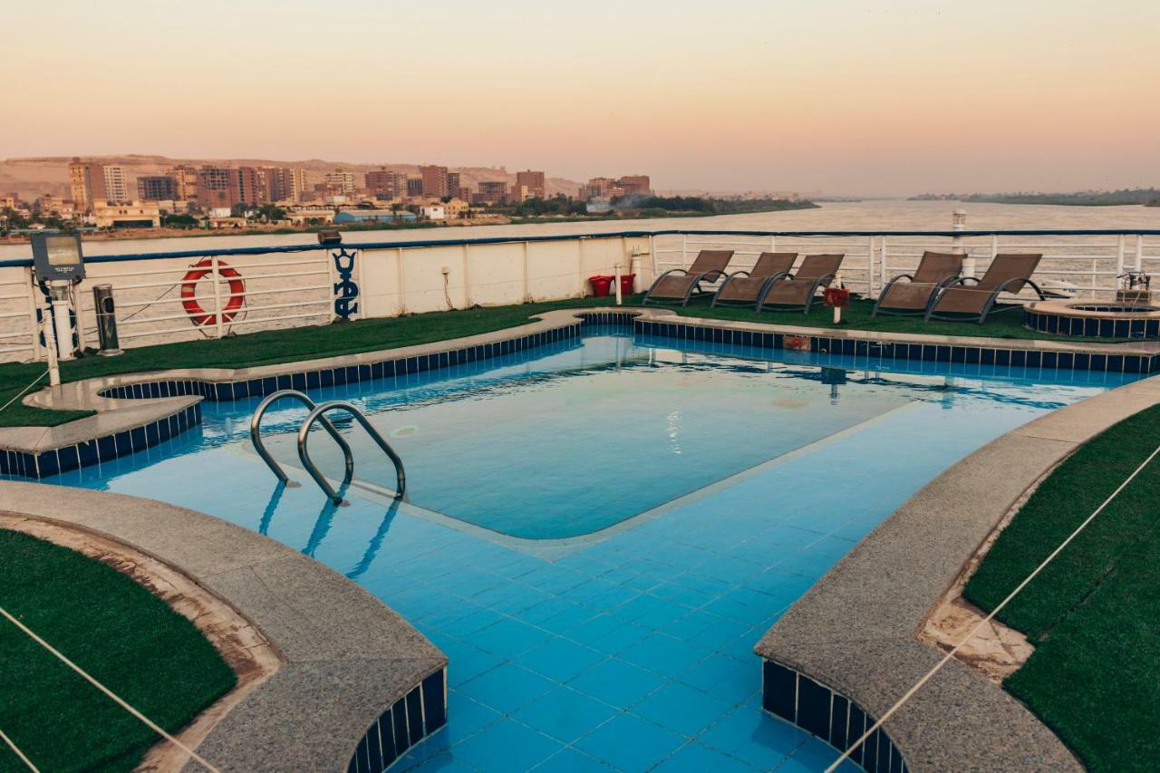 Hotel Ship Queen Isis Elminya Minia Exterior foto